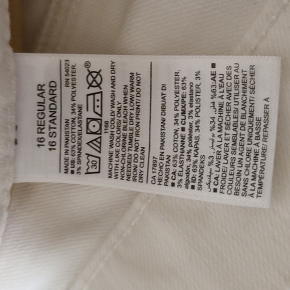 NWOT Old Navy Rockstar white jeans - Picture 5 of 5